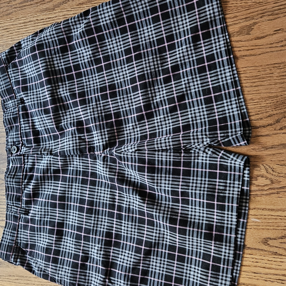 Izod mens plaid Shorts - Black/pink/gray size 38.
